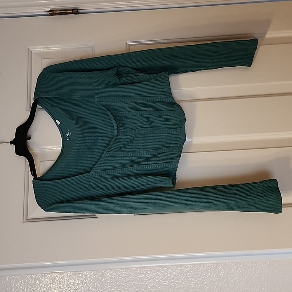 PACsun Cares size large long sleeve crop shirt color is green